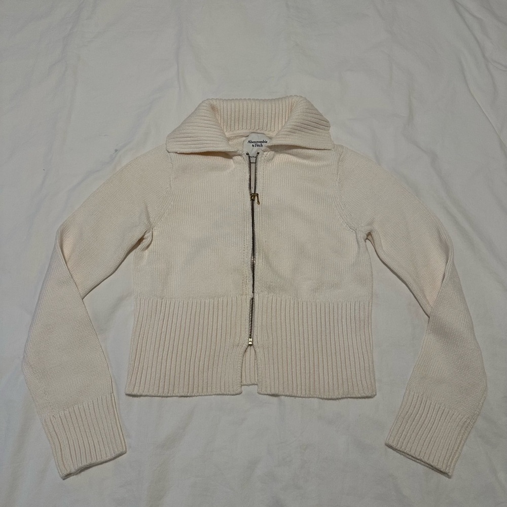 Abercrombie & Fitch Cream V-Neck Sweater